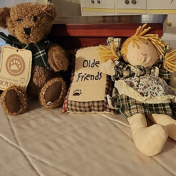 EUC Boyds Bears, Pillow, & Girl - Picture 1 of 10